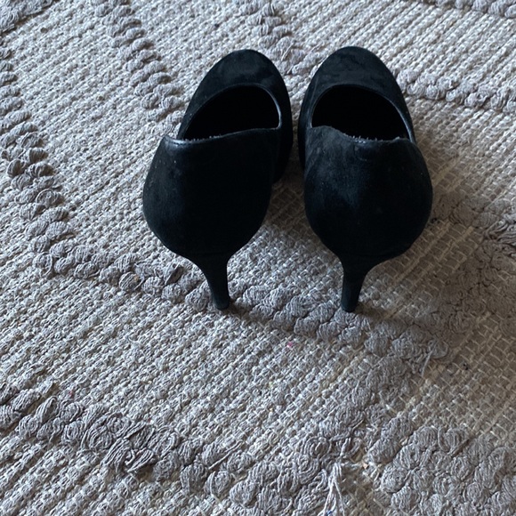 BCBG black suede 6.5 shoes - Picture 4 of 4